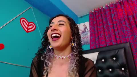 Snapshot of valerie_mase chatting on 11.11.25 vale online show from 11.11.25