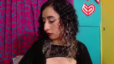 Snapshot of valerie_mase chatting on 11.21.25 vale online show from 11.21.25