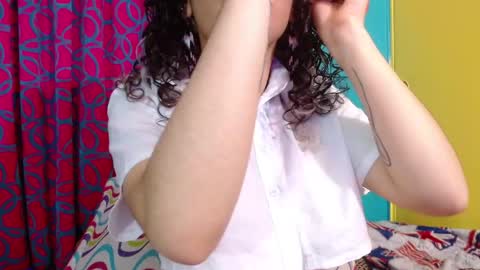 Snapshot of valerie_mase chatting on 11.25.25 vale online show from 11.25.25