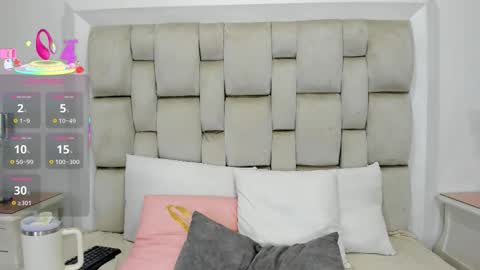 Snapshot of valeriesoto chatting on 11.26.25 Valerie online show from 11.26.25