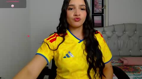 Snapshot of valery_alejo chatting on 06.18.26 valeria online show from 06.18.26
