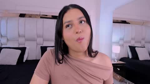 Snapshot of valerycooper23 chatting on 12.19.25 valerycooper23 online show from 12.19.25