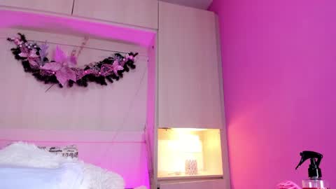 Snapshot of valerymeyerr chatting on 12.28.24 valerymeyerr online show from 12.28.24