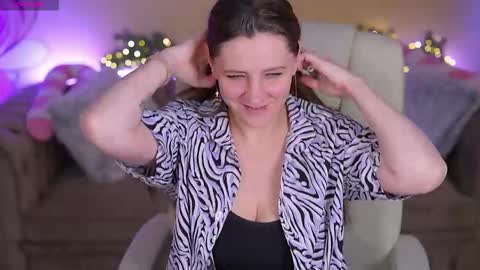 V A L E R Y  M U R online show from 01.05.26