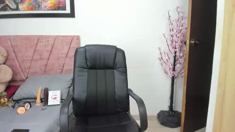 Snapshot of valeryn69_ chatting on 11.03.25 Valery online show from 11.03.25