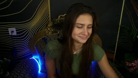 Snapshot of valeryroyale chatting on 12.14.24 Valery online show from 12.14.24
