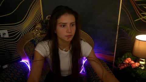 Snapshot of valeryroyale chatting on 12.20.24 Valery online show from 12.20.24