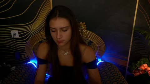 Snapshot of valeryroyale chatting on 12.21.24 Valery online show from 12.21.24