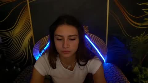 Snapshot of valeryroyale chatting on 01.19.25 Valery online show from 01.19.25