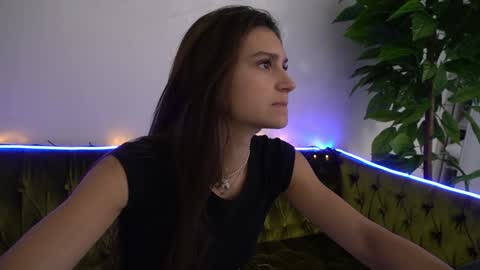 Snapshot of valeryroyale chatting on 01.23.25 Valery online show from 01.23.25