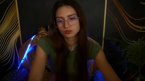 Snapshot of valeryroyale chatting on 01.25.25 Valery online show from 01.25.25
