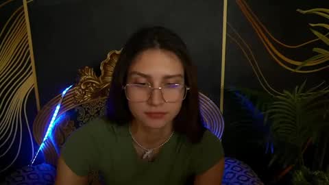 Snapshot of valeryroyale chatting on 01.25.25 Valery online show from 01.25.25