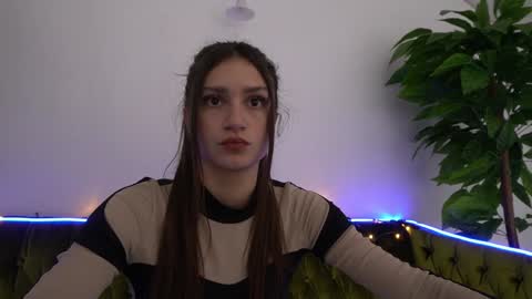Snapshot of valeryroyale chatting on 01.28.25 Valery online show from 01.28.25