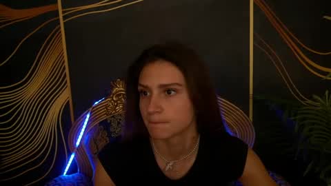 Snapshot of valeryroyale chatting on 01.29.25 Valery online show from 01.29.25