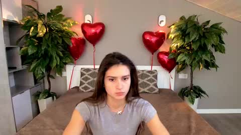 Snapshot of valeryroyale chatting on 02.17.25 Valery online show from 02.17.25