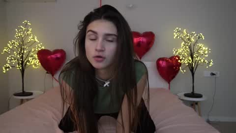 Snapshot of valeryroyale chatting on 02.19.25 Valery online show from 02.19.25