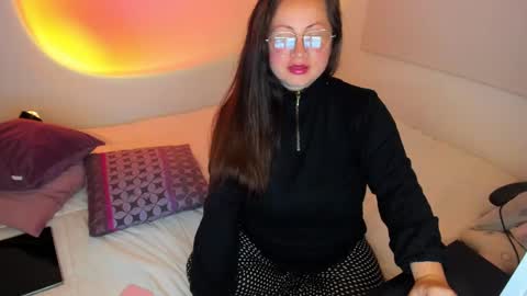 Snapshot of valeryvass_07 chatting on 12.20.24 My name is Valery... Nice to meet you  thumb up me please its important online show from 12.20.24