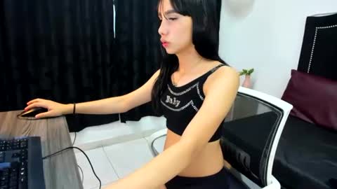 Snapshot of valey_nicole chatting on 06.14.26 valey_nicole online show from 06.14.26