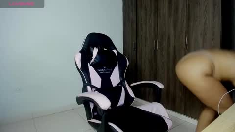 valkiiriaa_ online show from 12.01.25