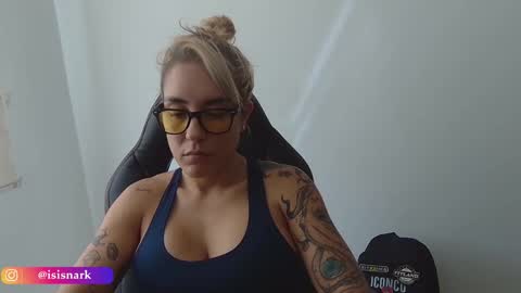 Snapshot of valkyriarose chatting on 02.12.26 Isis online show from 02.12.26