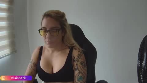 Snapshot of valkyriarose chatting on 02.26.26 Isis online show from 02.26.26