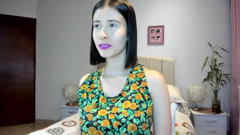 Snapshot of vallejo_macarena chatting on 12.18.24 Macarena online show from 12.18.24