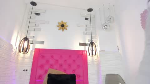 Vallolet Peach  online show from 01.04.25