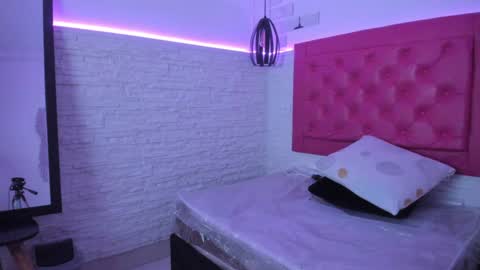 Vallolet Peach  online show from 02.08.25