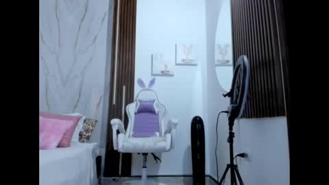 Vallolet Peach  online show from 09.13.25