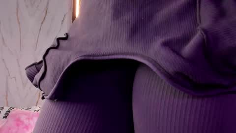 Snapshot of valloletsamar chatting on 11.08.25 Vallolet Peach online show from 11.08.25