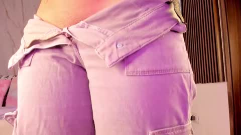 Snapshot of valloletsamar chatting on 11.09.25 Vallolet Peach online show from 11.09.25