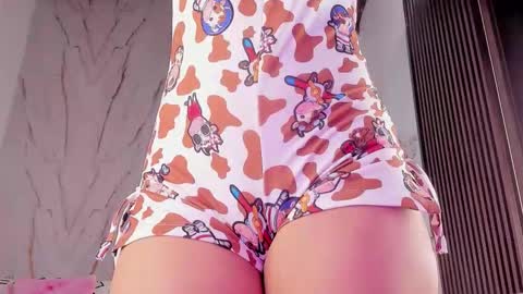 Snapshot of valloletsamar chatting on 12.04.25 Vallolet Peach online show from 12.04.25