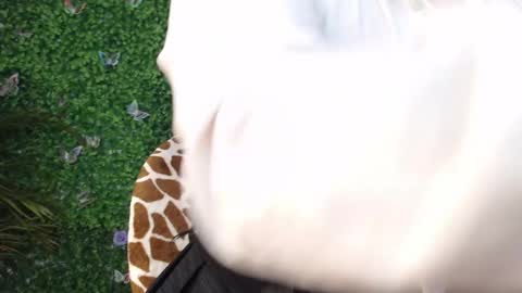 valquiria_sirgun online show from 10.10.25