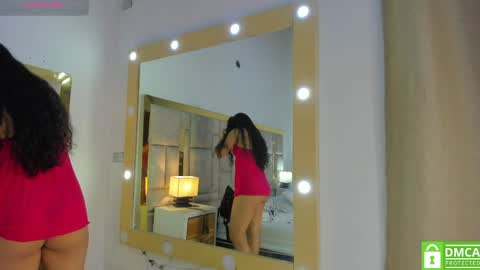 Snapshot of valtira_nova chatting on 05.27.26 valtira nova online show from 05.27.26