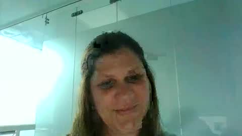 Snapshot of valu2208 chatting on 12.16.25 valu2208 online show from 12.16.25