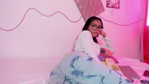 Snapshot of valy_hot chatting on 09.17.25 valeria online show from 09.17.25