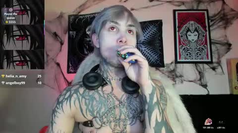 david guzman i model independenthelp me with a thumbs up online show from 11.06.25