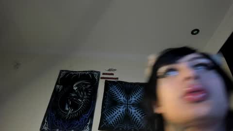 david guzman i model independenthelp me with a thumbs up online show from 03.19.26