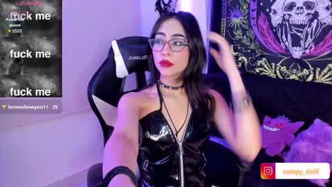 Snapshot of vampy_dolll chatting on 10.10.25 vampy_dolll online show from 10.10.25
