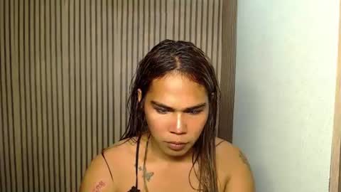 Snapshot of vampy_ebony_laxine chatting on 01.05.25 vampy_ebony_laxine online show from 01.05.25