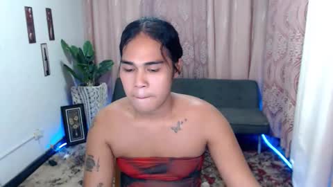 Snapshot of vampy_ebony_laxine chatting on 10.08.25 vampy_ebony_laxine online show from 10.08.25