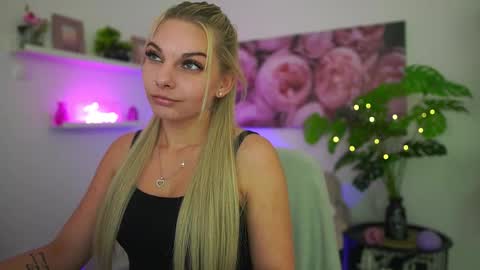 Vanda Lust online show from 10.16.25
