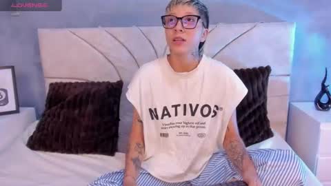 Snapshot of vane_grey chatting on 06.16.26 vane_grey online show from 06.16.26