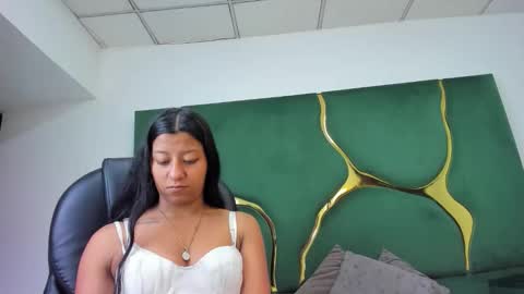 Snapshot of vanelin18 chatting on 01.10.26 Vane online show from 01.10.26