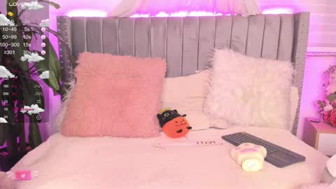 Snapshot of vanesa_moon_ chatting on 02.14.25 vanesa_moon_ online show from 02.14.25