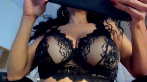 Snapshot of vanessa__garcia chatting on 12.16.25 Vanessa online show from 12.16.25