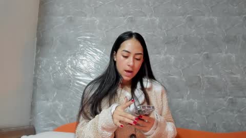 Snapshot of vanessaadol chatting on 01.28.25 vanessaadol online show from 01.28.25