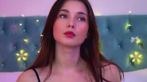 Snapshot of vanessacelesti chatting on 12.19.25 Vanessa online show from 12.19.25