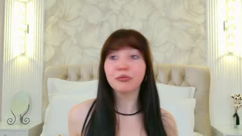 Snapshot of vanessafields chatting on 10.04.25 Vanessa online show from 10.04.25