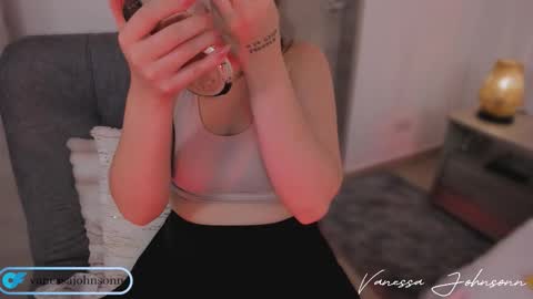 Snapshot of vanessajohnsonn chatting on 10.14.25 vanessajohnsonn online show from 10.14.25